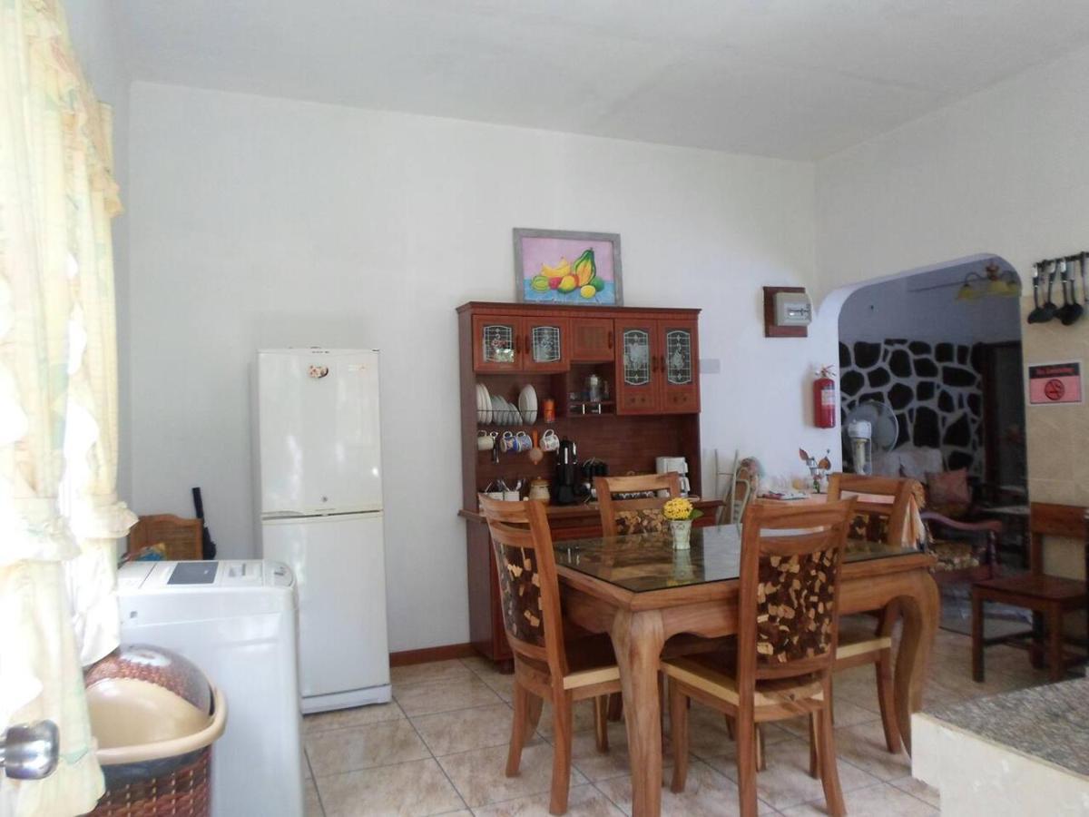 Gigi'S Self Catering Apartment Port Glaud Ngoại thất bức ảnh
