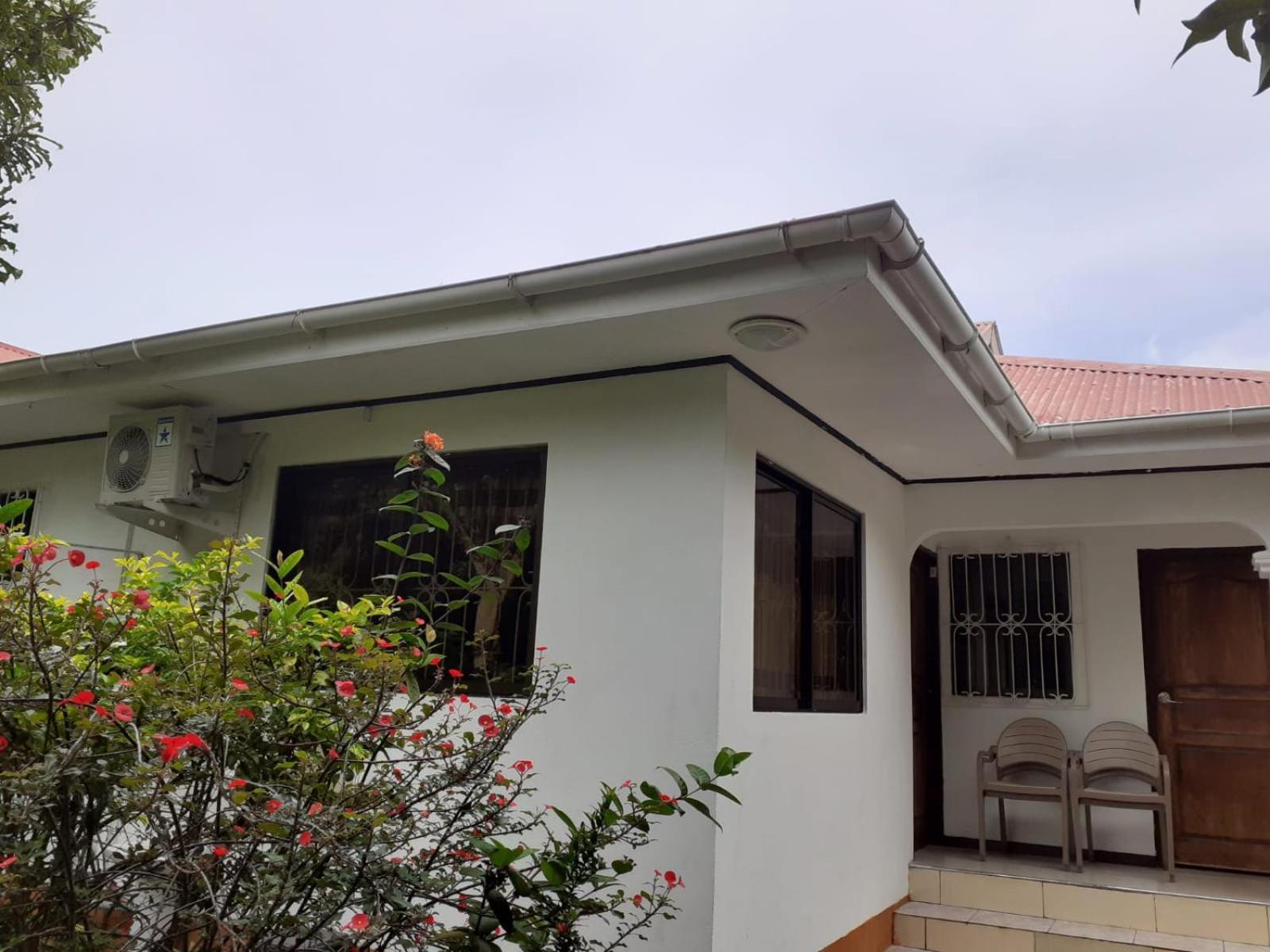 Gigi'S Self Catering Apartment Port Glaud Ngoại thất bức ảnh
